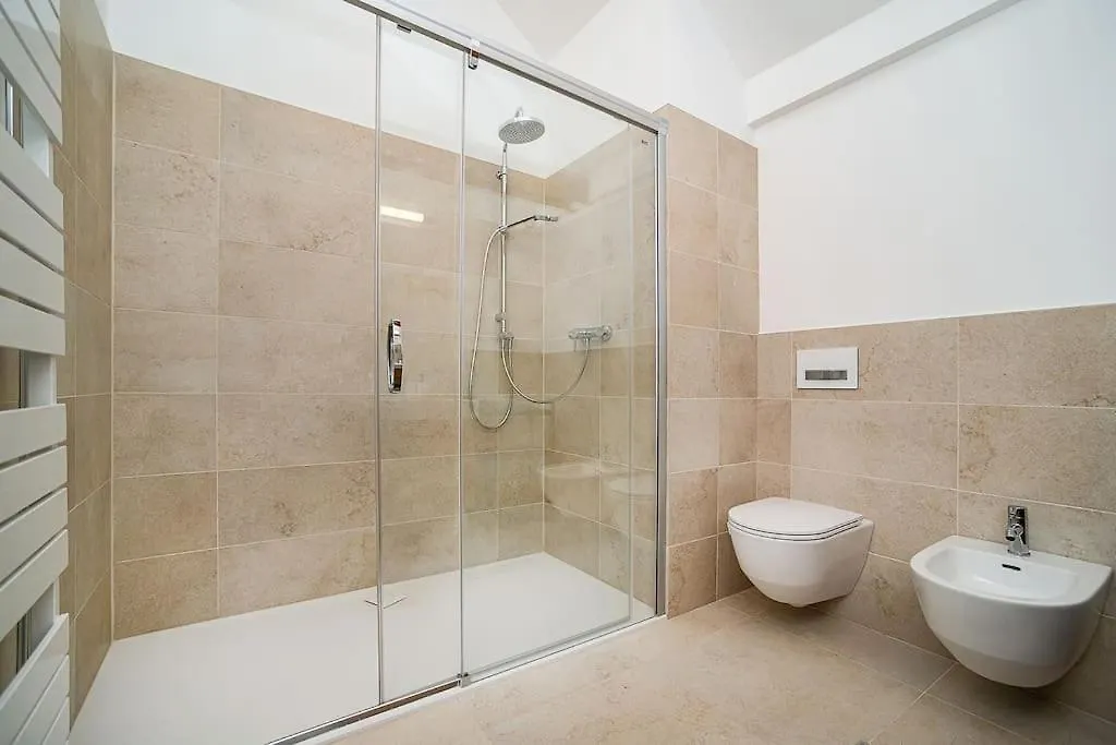 Fantastic Attic Apt With Big Terrace Praga Apartamento
