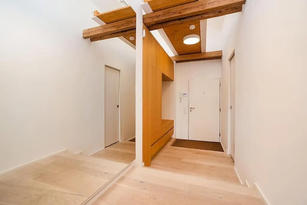 Fantastic Attic Apt With Big Terrace Praga 0*,