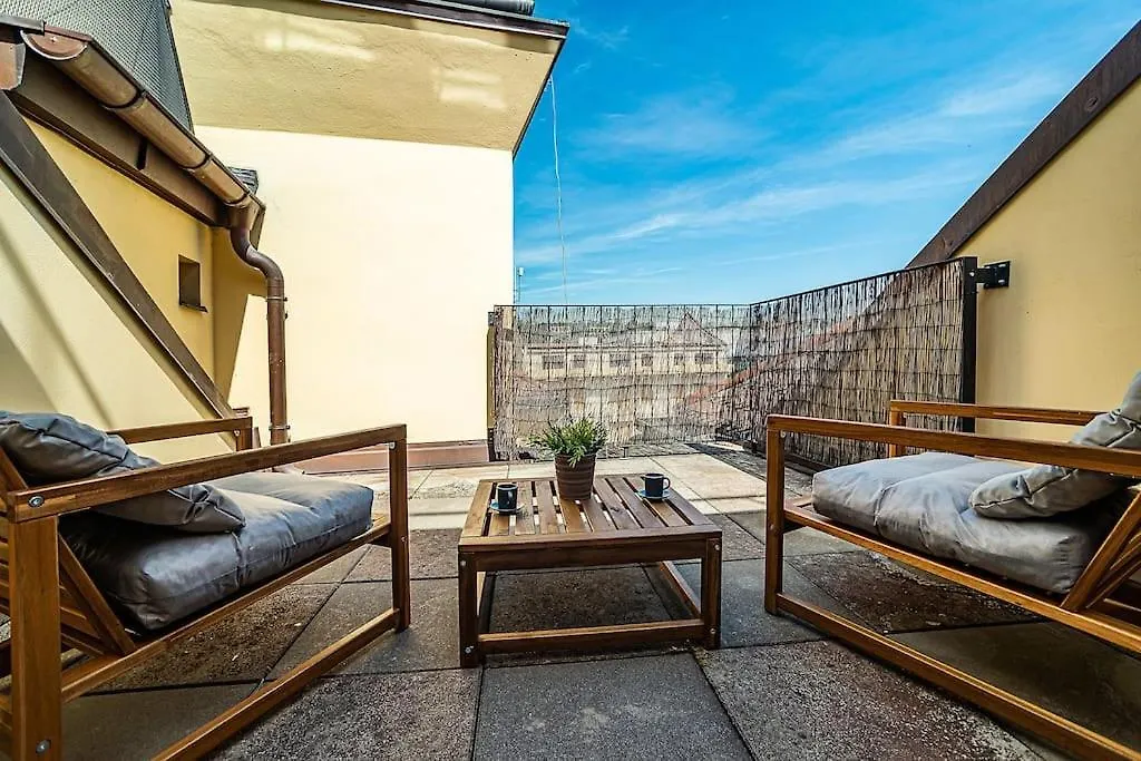 Fantastic Attic Apt With Big Terrace Praga Apartamento