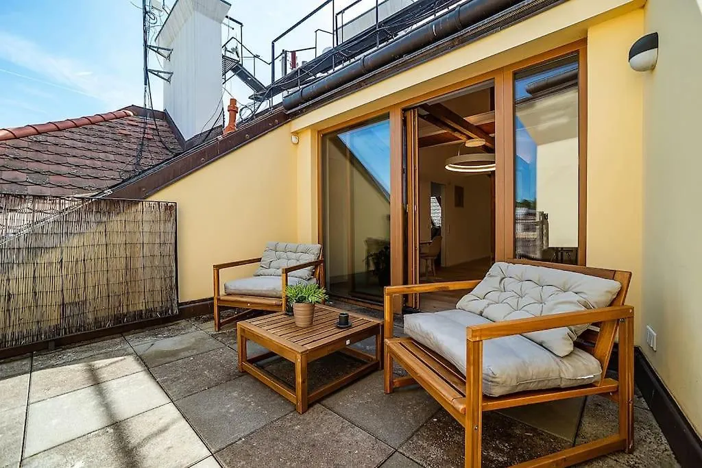 Fantastic Attic Apt With Big Terrace Praga
